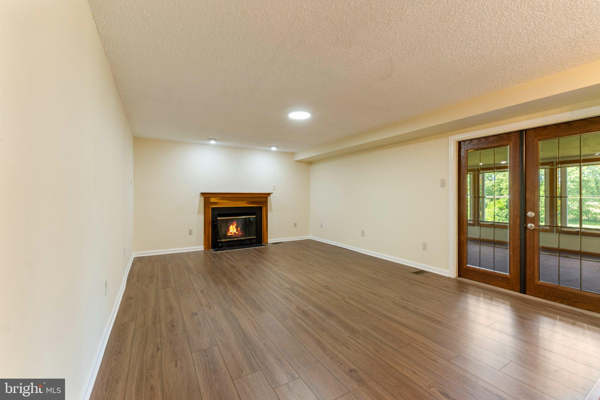 607 Chesterfield Arneytown Road Chesterfield, NJ 08515 - Photo 15 of 57 Spacious room with cozy fireplace.
