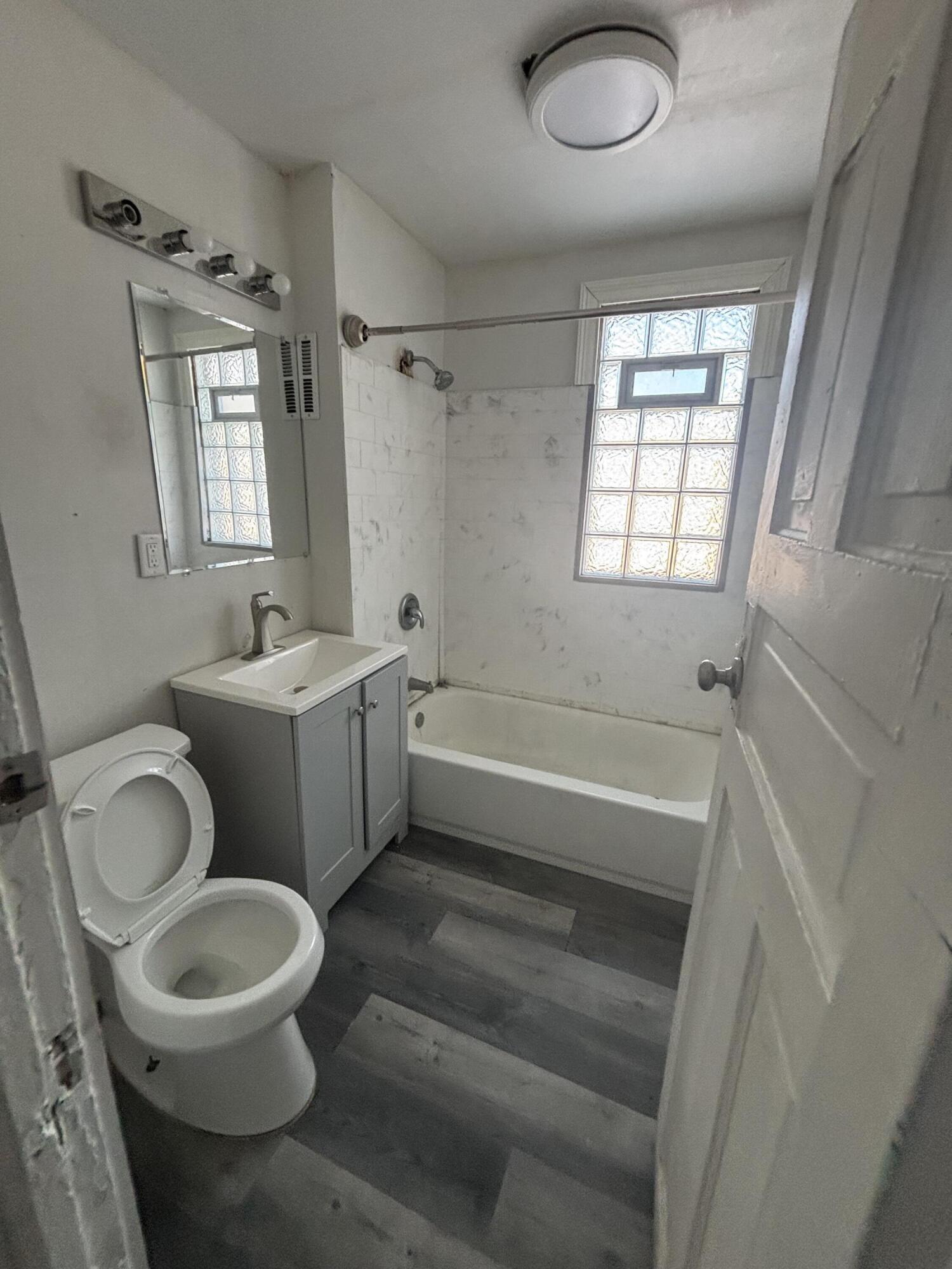 2605 North 16th Street, Unit A Milwaukee, WI 53206 - Photo 8 of 14 IMG_8217