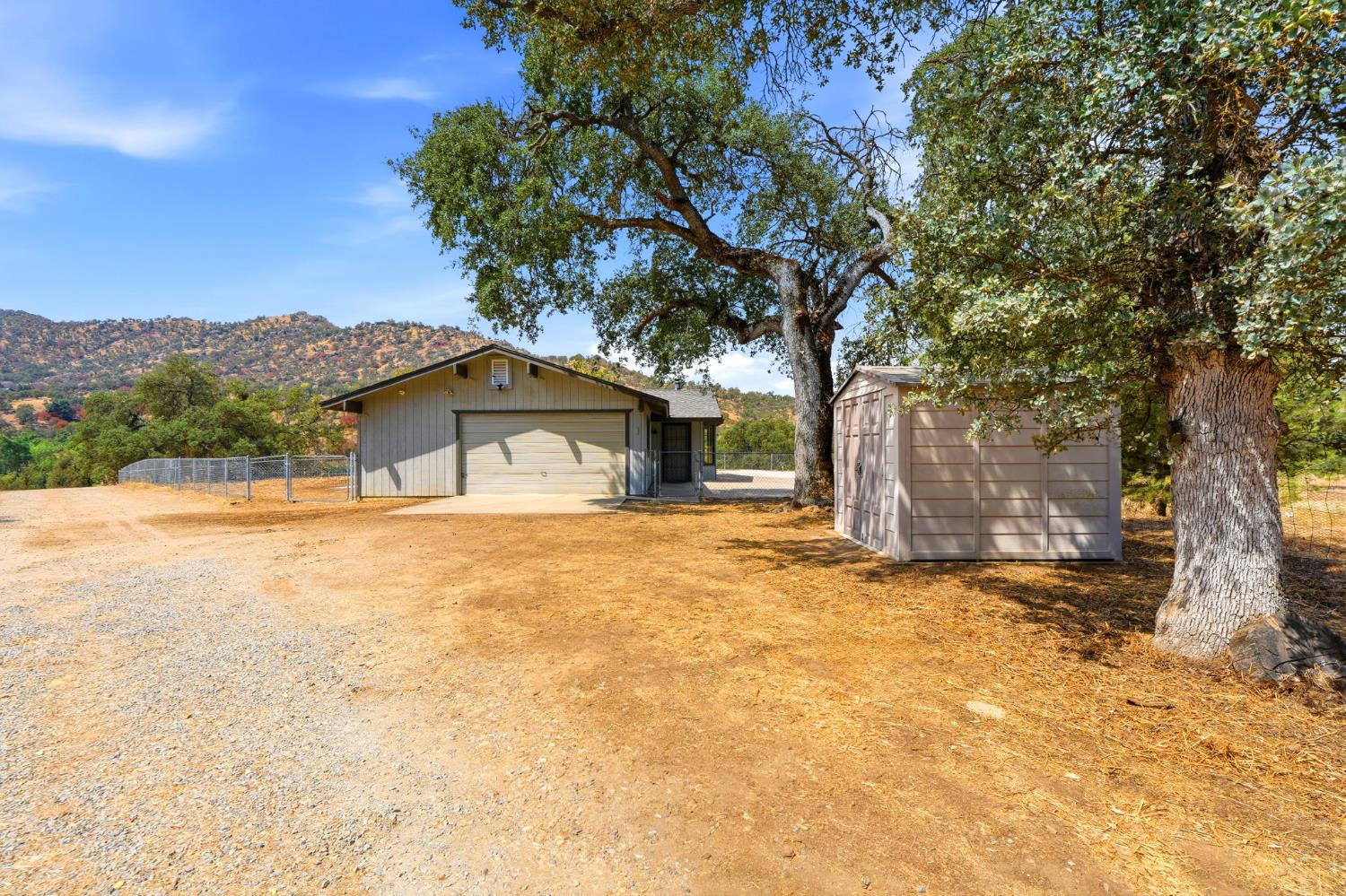 37307 Mistletoe Road Yokuts Valley, CA 93675 - Photo 6 of 47 Gallery Image 6