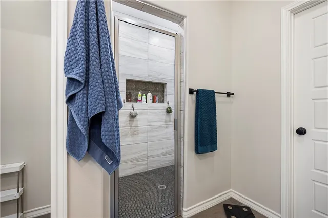 a en suite bathroom with double sink and a mirror