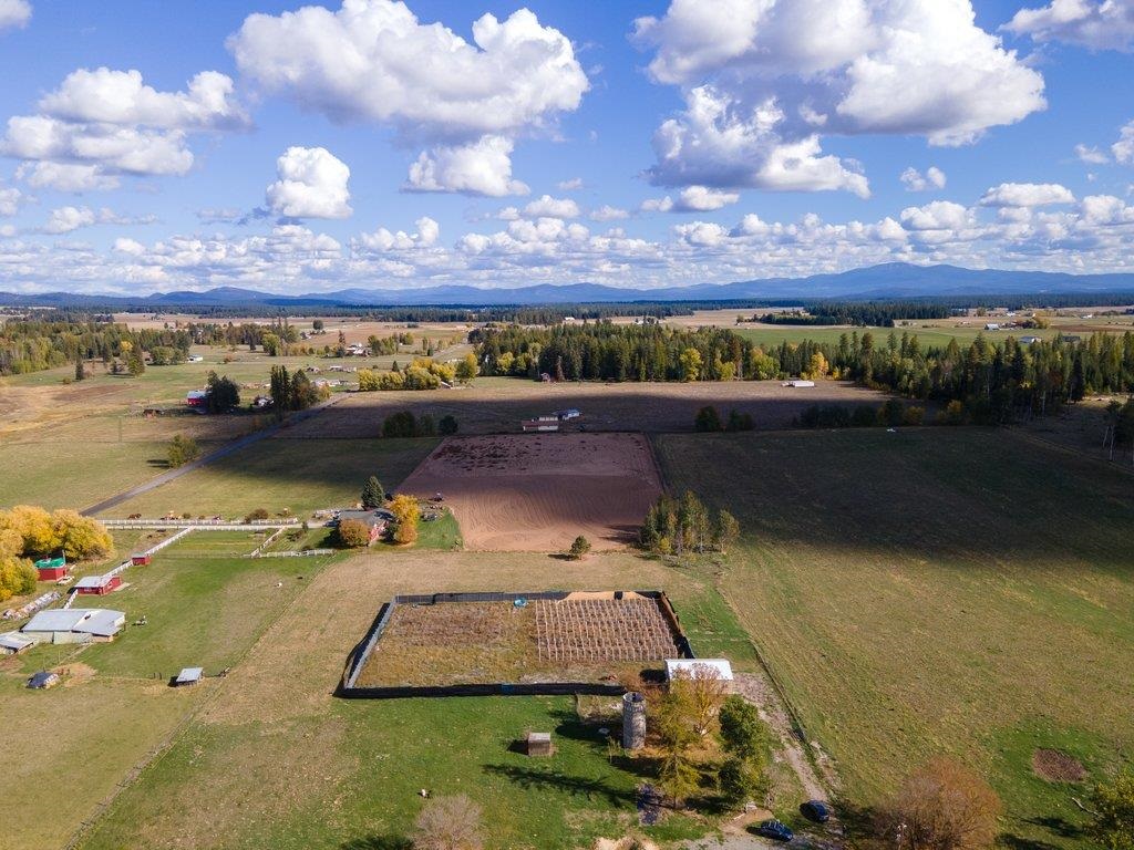39110 North Grove Road Deer Park, WA 99006 - Photo 12 of 21