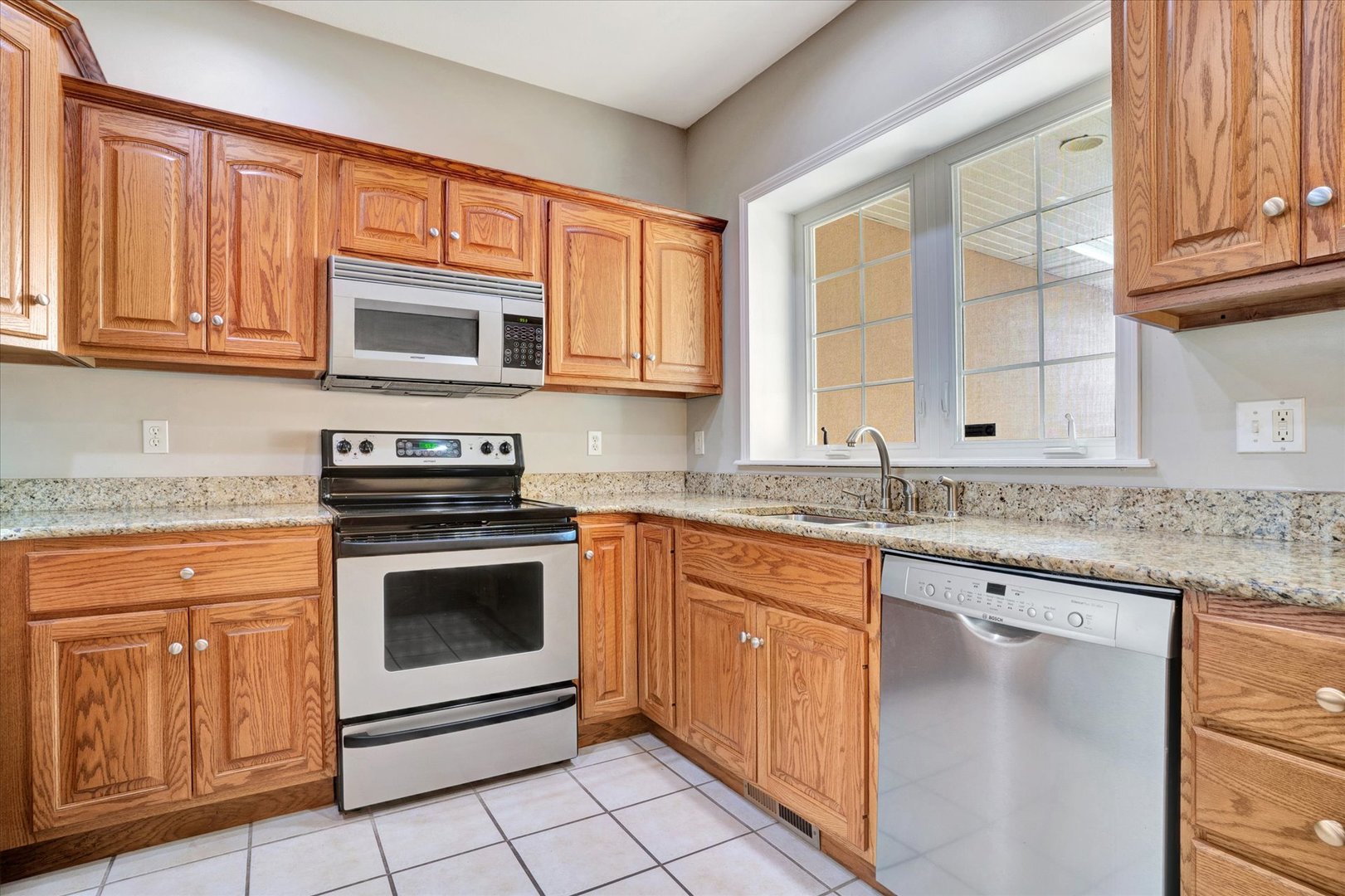 2936 Rutherford Drive Urbana, IL 61802 - Photo 10 of 29 Gallery Image 10