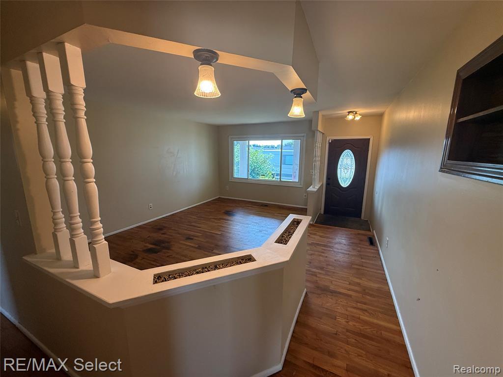 3040 West Hill Road Flint, MI 48507 - Photo 3 of 24