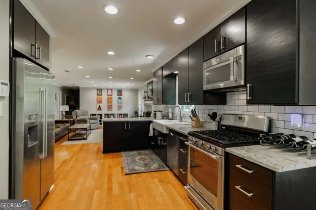 a kitchen with kitchen island granite countertop stainless steel appliances lots of counter top space