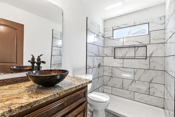 $399,000 | 1542 North Lemoore Avenue, Lemoore, CA 93245