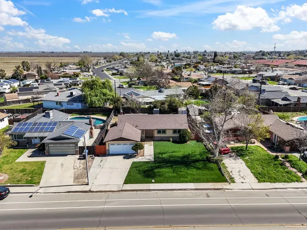 $399,000 | 1542 North Lemoore Avenue, Lemoore, CA 93245