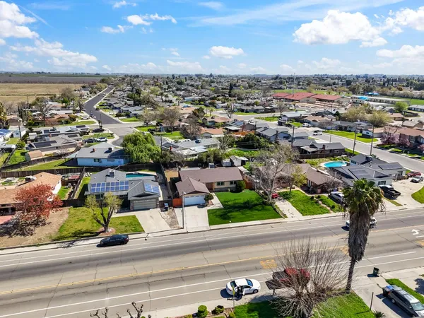 $399,000 | 1542 North Lemoore Avenue, Lemoore, CA 93245