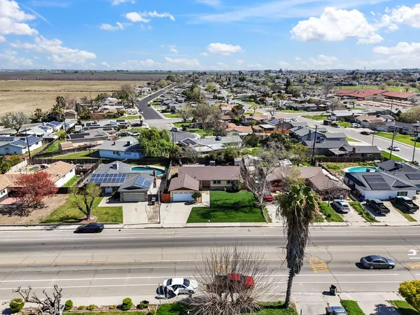 $399,000 | 1542 North Lemoore Avenue, Lemoore, CA 93245