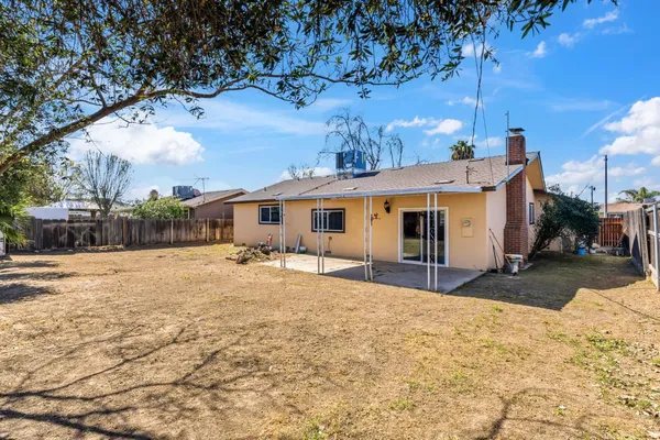 $399,000 | 1542 North Lemoore Avenue, Lemoore, CA 93245