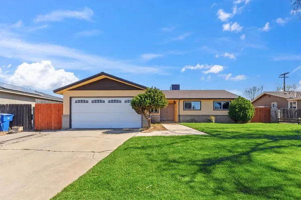 $399,000 | 1542 North Lemoore Avenue, Lemoore, CA 93245