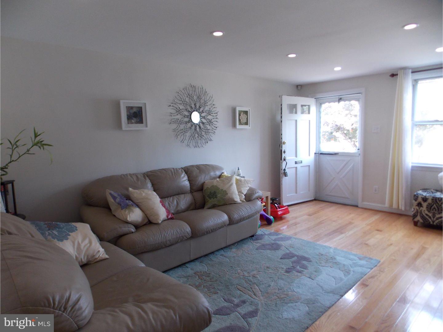 5320 Delmar Road Clifton Heights, PA 19018 - Photo 2 of 25 Living Room