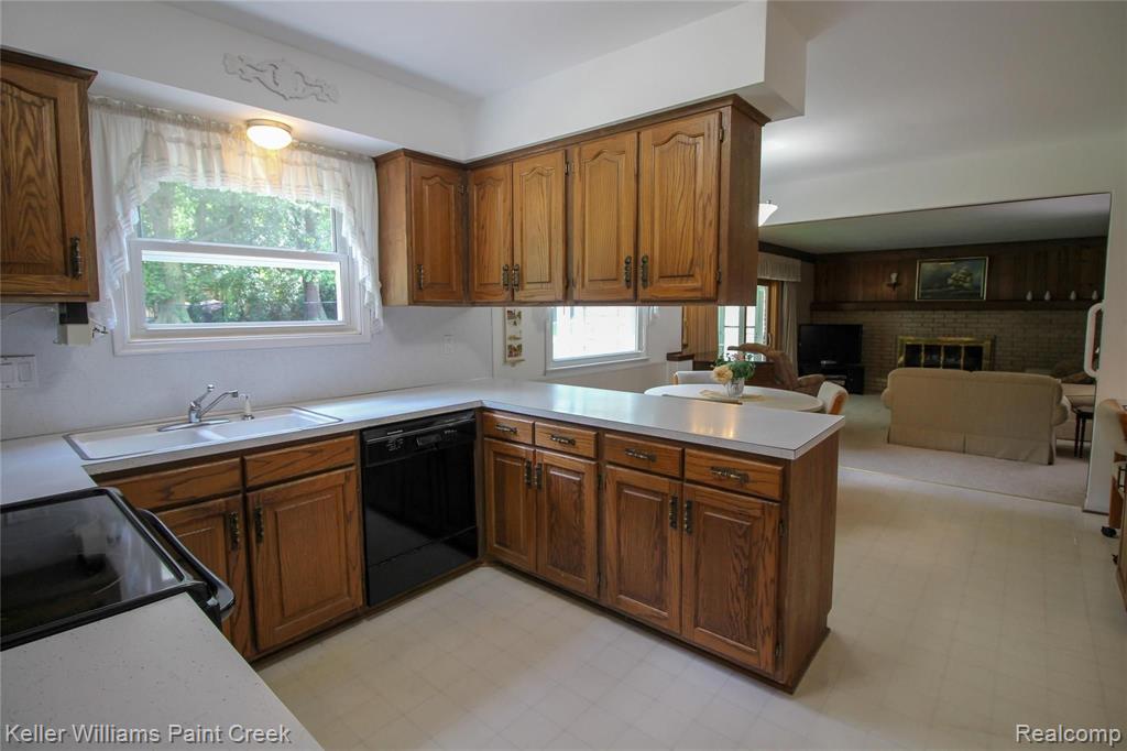 622 Bridgestone Drive Rochester Hills, MI 48309 - Photo 8 of 45