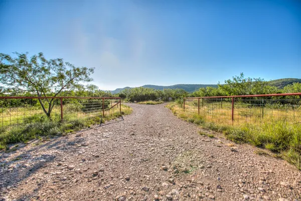 $575,000 | 15055 South State Highway 208, Robert Lee, TX 76945