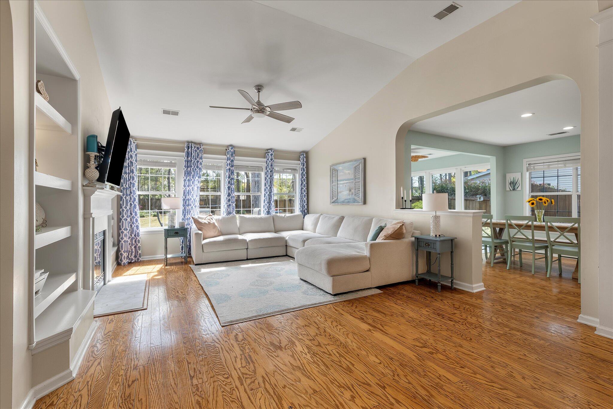 525 Pointe Of Oaks Road Summerville, SC 29485 - Photo 3 of 53 10-525 Pointe of Oaks_i_Lowcountry_Expos