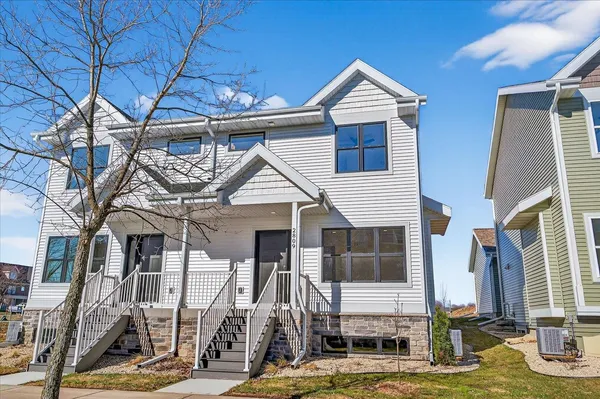 $499,900 | 2809 Crinkle Root Drive, Fitchburg, WI 53711