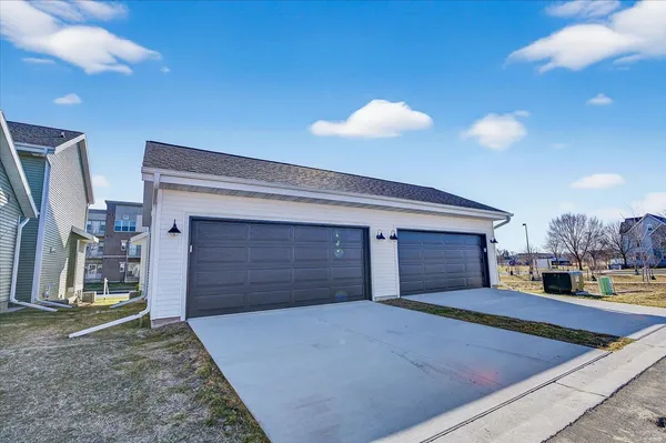 $499,900 | 2809 Crinkle Root Drive, Fitchburg, WI 53711