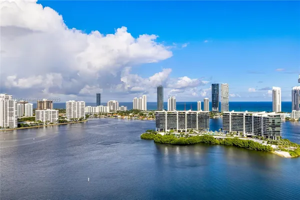 $3,840,000 | 3301 Northeast 183rd Street, Unit PH3007/3008, Aventura, FL 33160