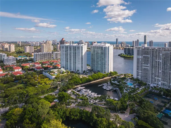 $3,840,000 | 3301 Northeast 183rd Street, Unit PH3007/3008, Aventura, FL 33160