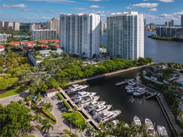 $3,840,000 | 3301 Northeast 183rd Street, Unit PH3007/3008, Aventura, FL 33160