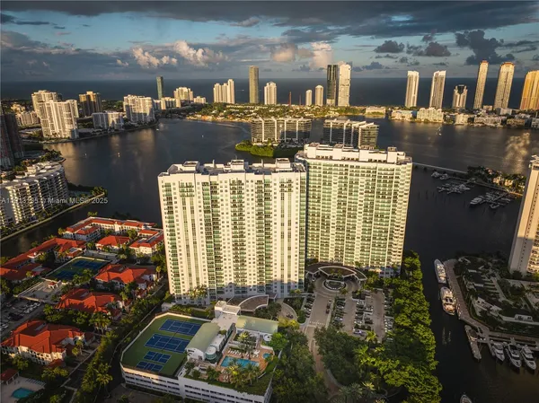 $3,840,000 | 3301 Northeast 183rd Street, Unit PH3007/3008, Aventura, FL 33160