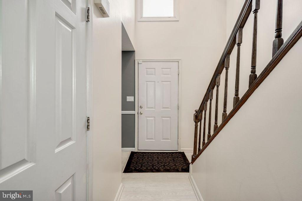 3041 Memory Lane Silver Spring, MD 20904 - Photo 3 of 35 Two story foyer
