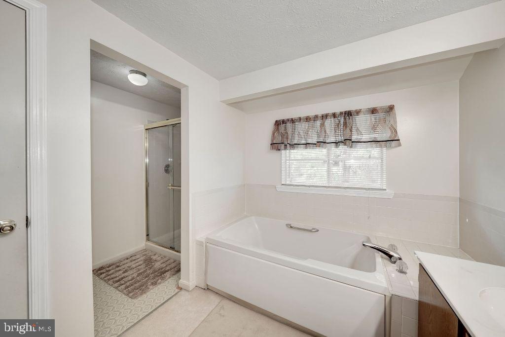 3041 Memory Lane Silver Spring, MD 20904 - Photo 24 of 35 Principal bathroom with separate shower