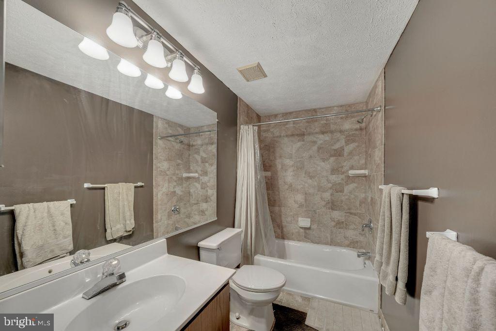 3041 Memory Lane Silver Spring, MD 20904 - Photo 26 of 35 Upstairs hallway full bathroom
