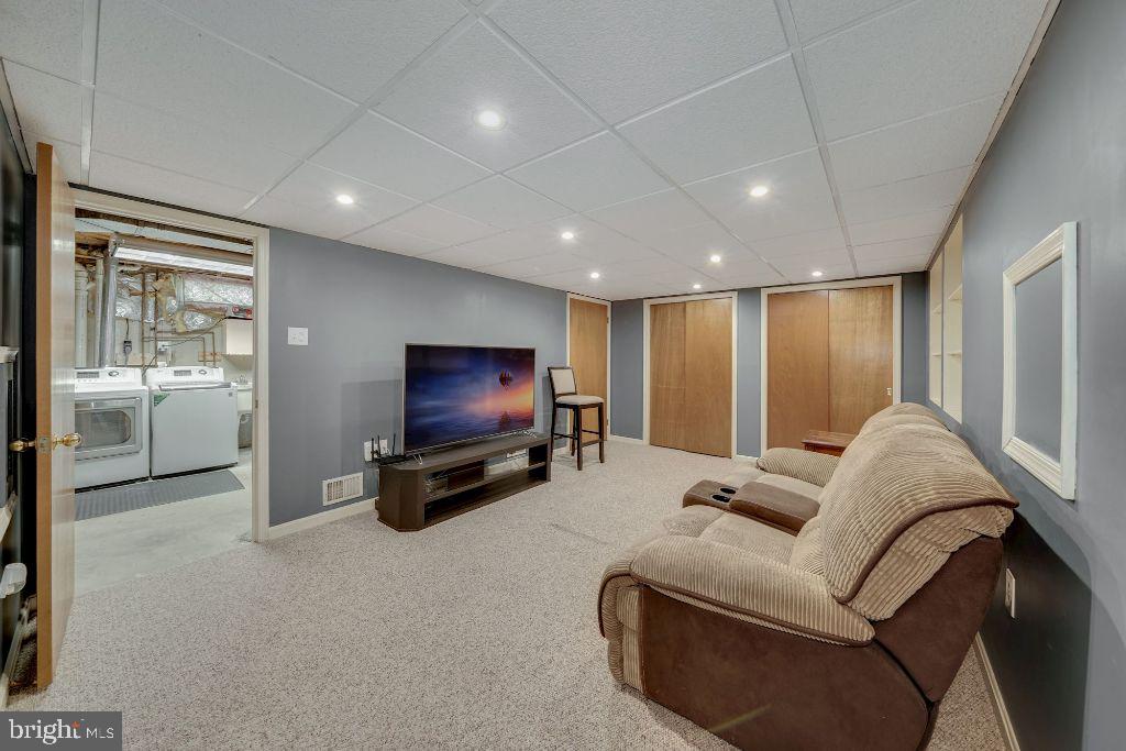 3041 Memory Lane Silver Spring, MD 20904 - Photo 29 of 35 LL Family room with closets