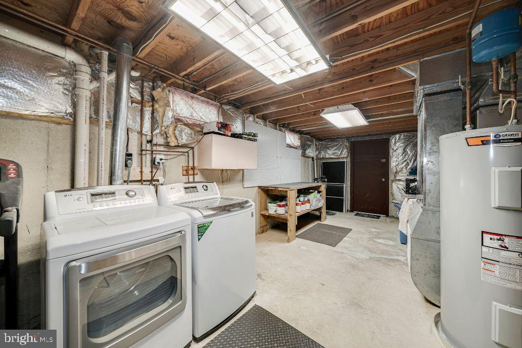 3041 Memory Lane Silver Spring, MD 20904 - Photo 30 of 35 LL Utility room with laundry and door to outside