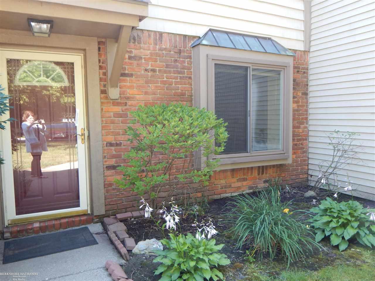 1567 Streamwood Court Rochester, MI 48307 - Photo 1 of 17 50082839.JPG
