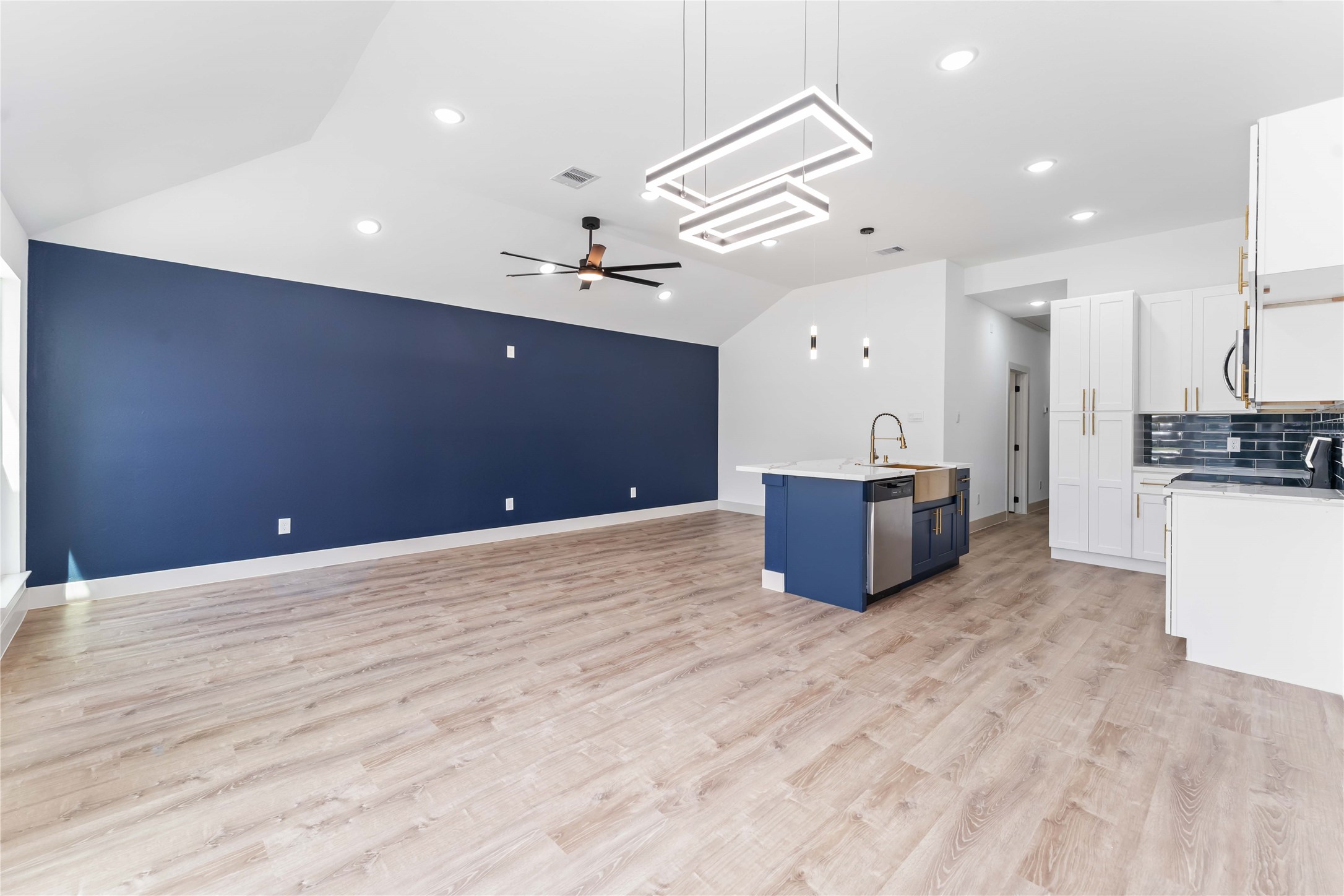 9001 Nyssa Street, Unit B Houston, TX 77078 - Photo 4 of 28