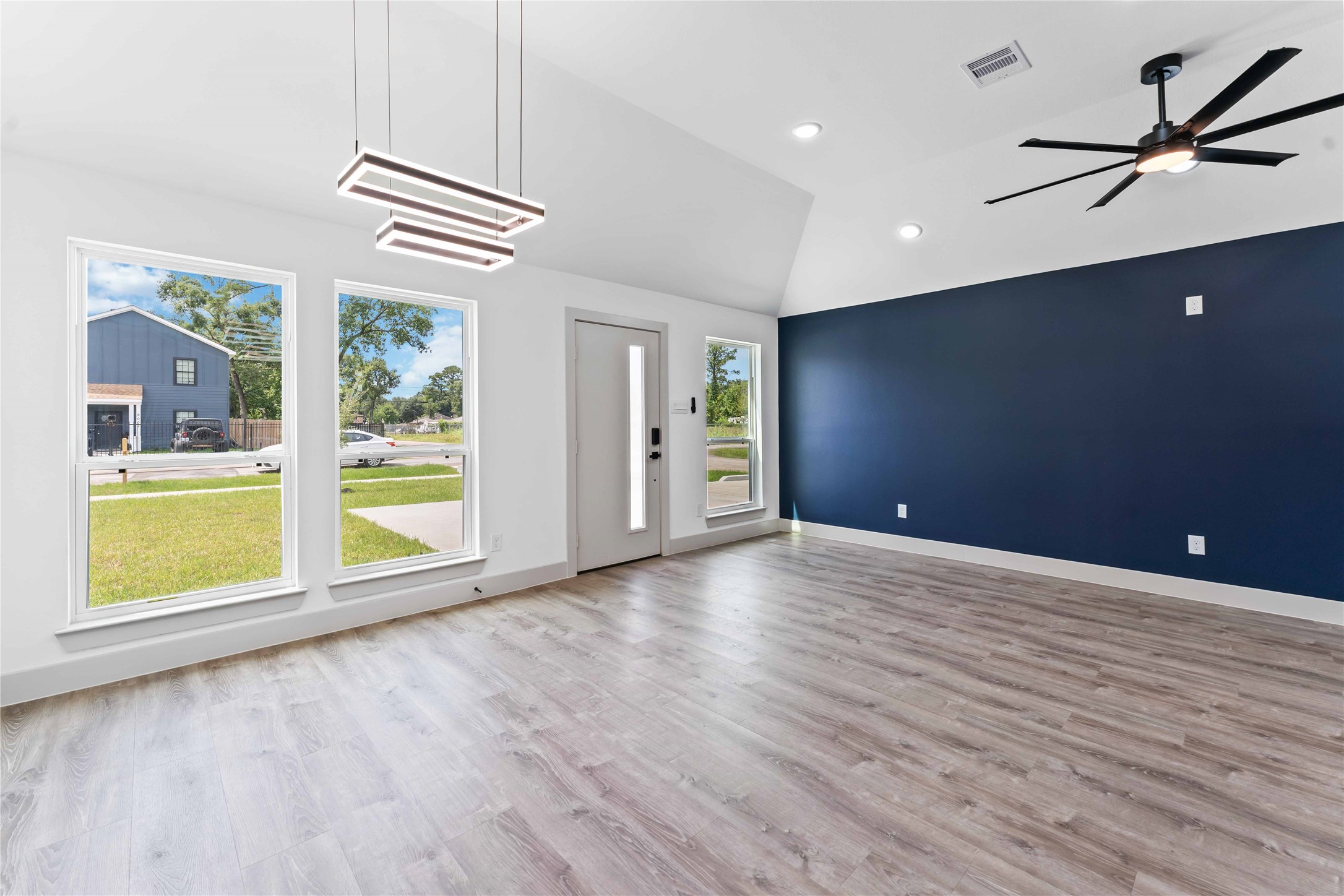 9001 Nyssa Street, Unit B Houston, TX 77078 - Photo 5 of 28