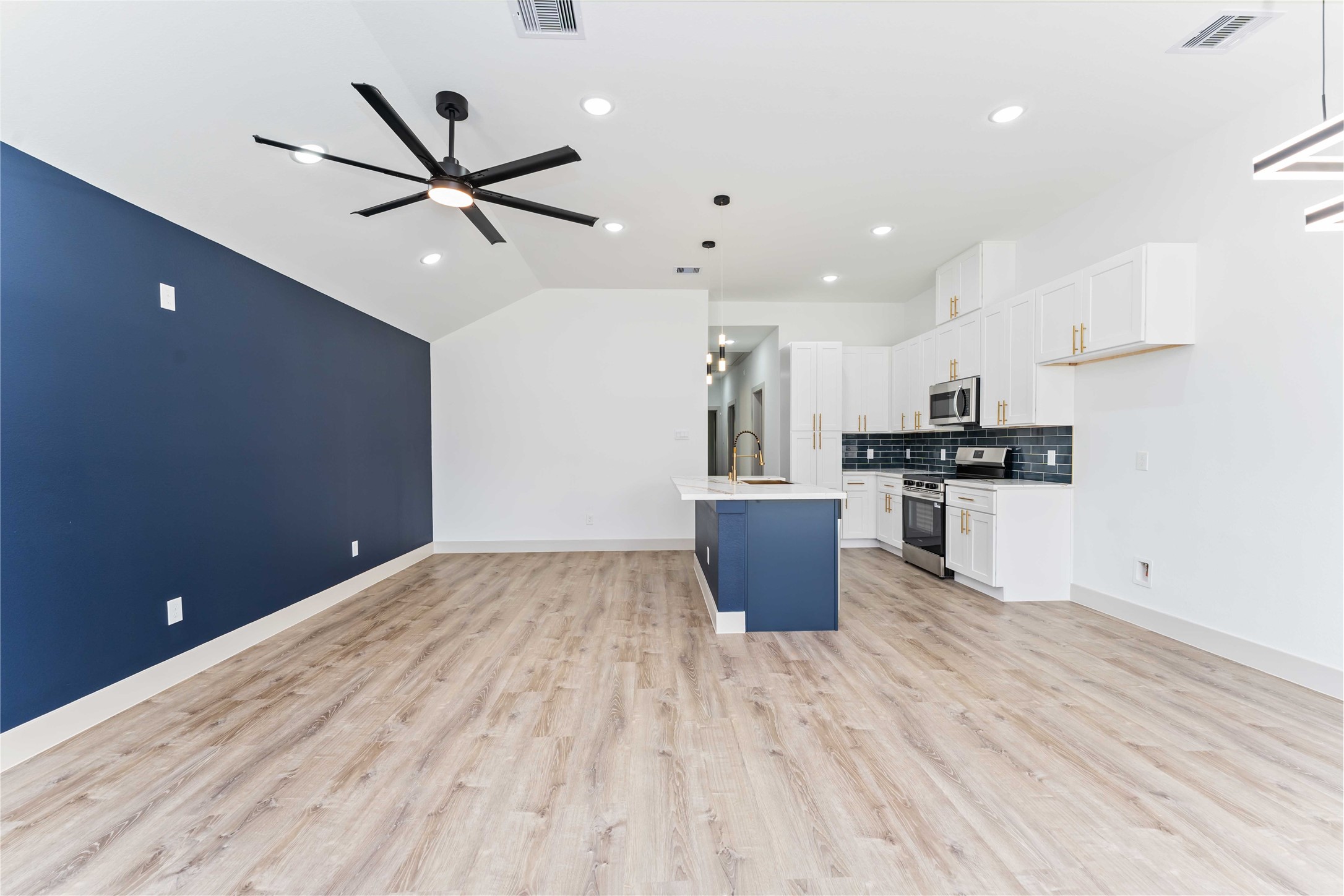 9001 Nyssa Street, Unit B Houston, TX 77078 - Photo 6 of 28