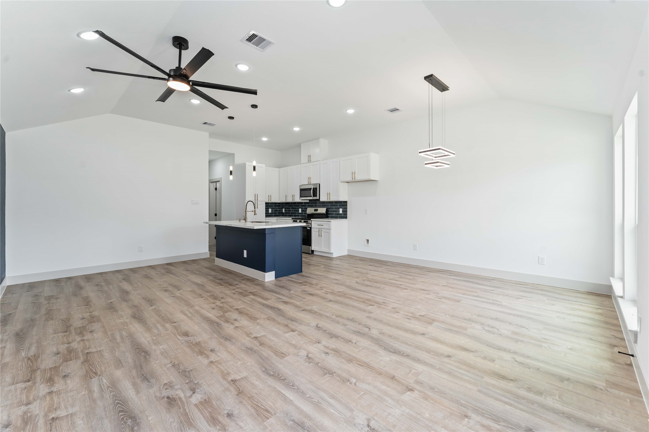 9001 Nyssa Street, Unit B Houston, TX 77078 - Photo 7 of 28