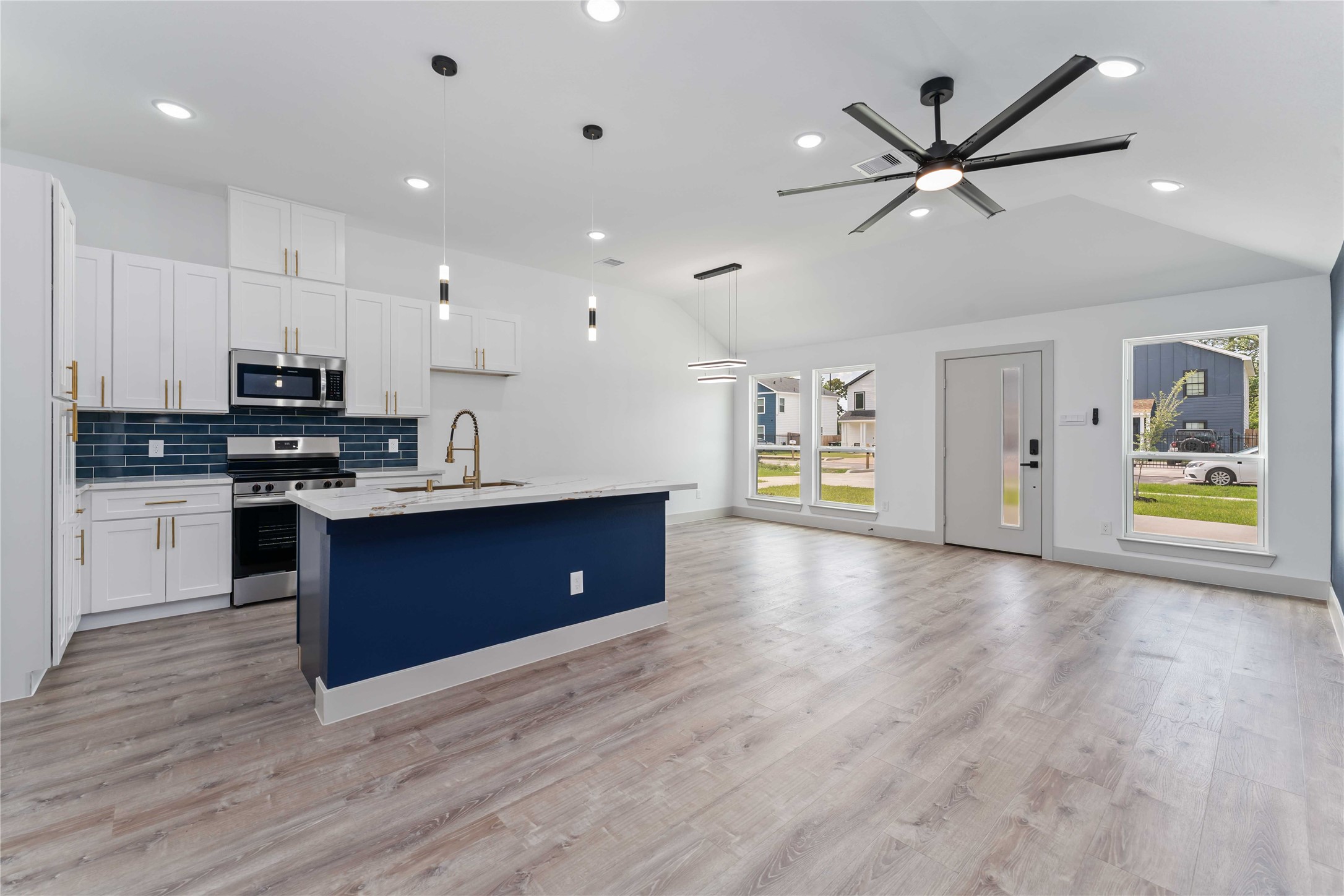 9001 Nyssa Street, Unit B Houston, TX 77078 - Photo 8 of 28