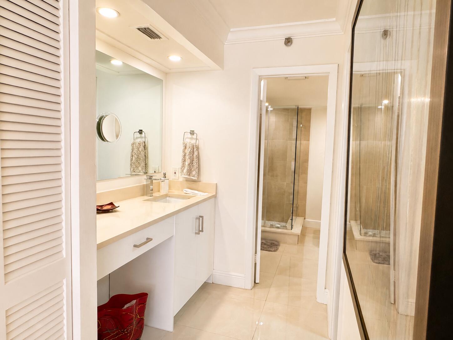 7170 Promenade Drive, Unit 101 Boca Raton, FL 33433 - Photo 11 of 30 Primary Bathroom