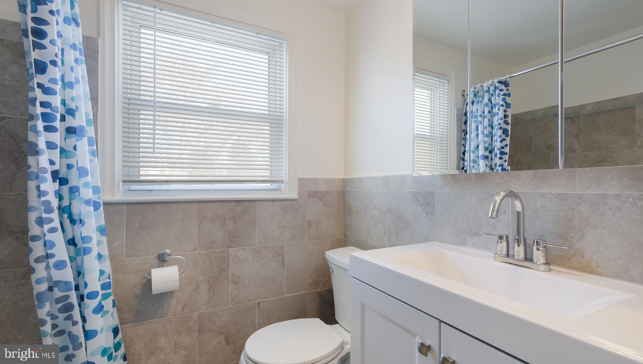2186 Kent Road Huntingdon Valley, PA 19006 - Photo 20 of 33 Updated Hall Bathroom on 2nd floor