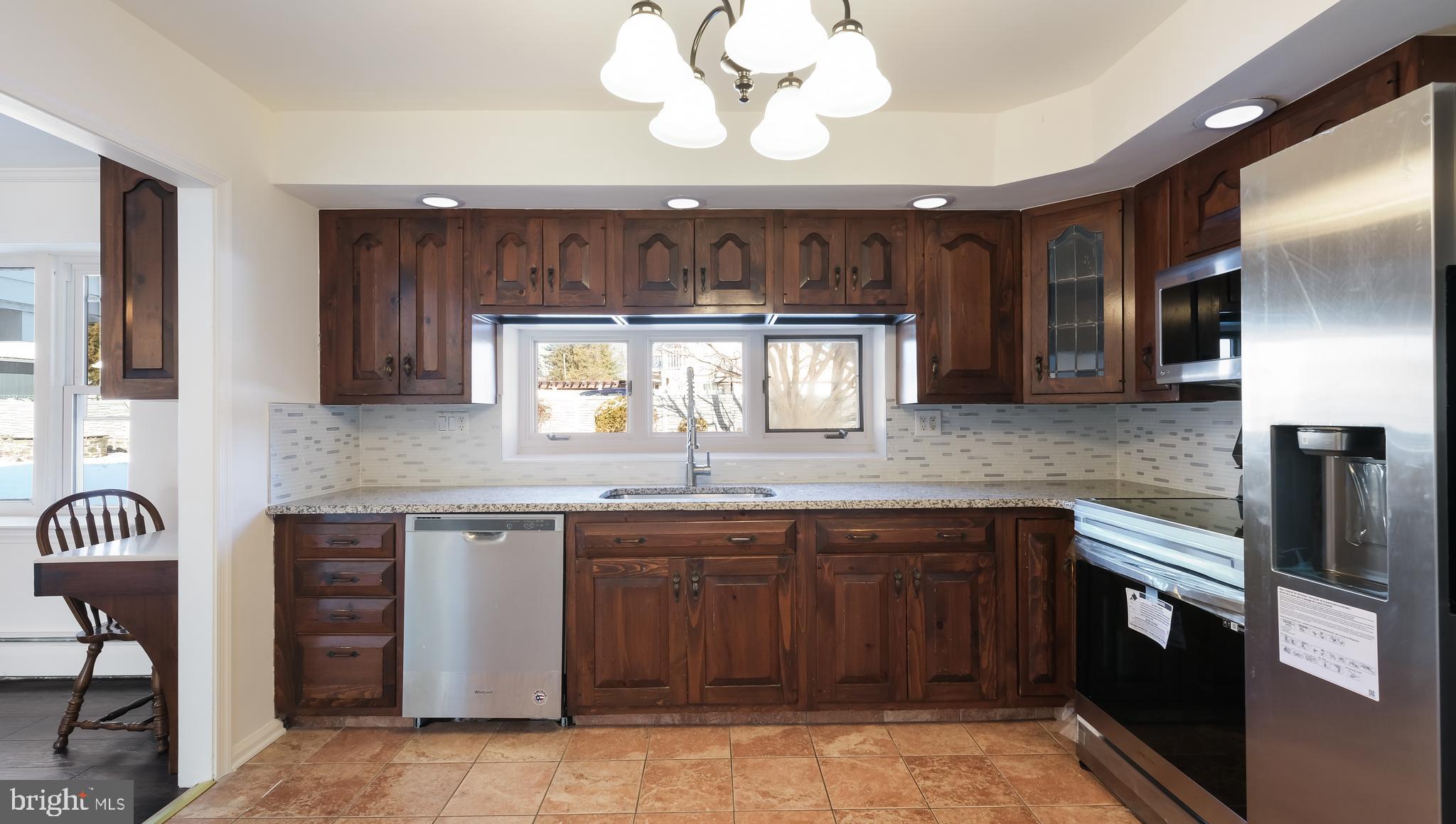 2186 Kent Road Huntingdon Valley, PA 19006 - Photo 5 of 33