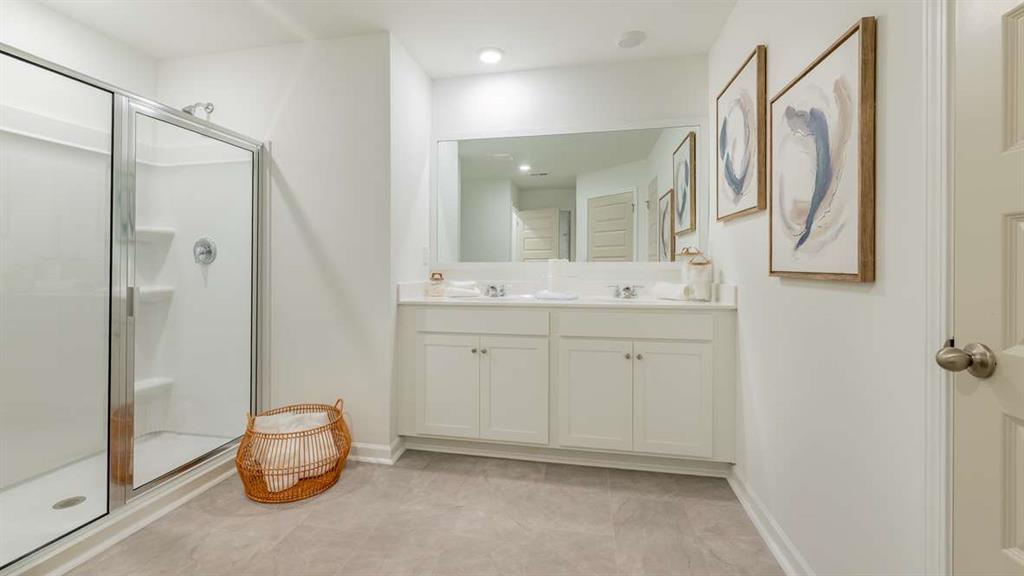 3568 Matthew Court Decatur, GA 30030 - Photo 19 of 30 a bathroom with a sink a toilet and shower