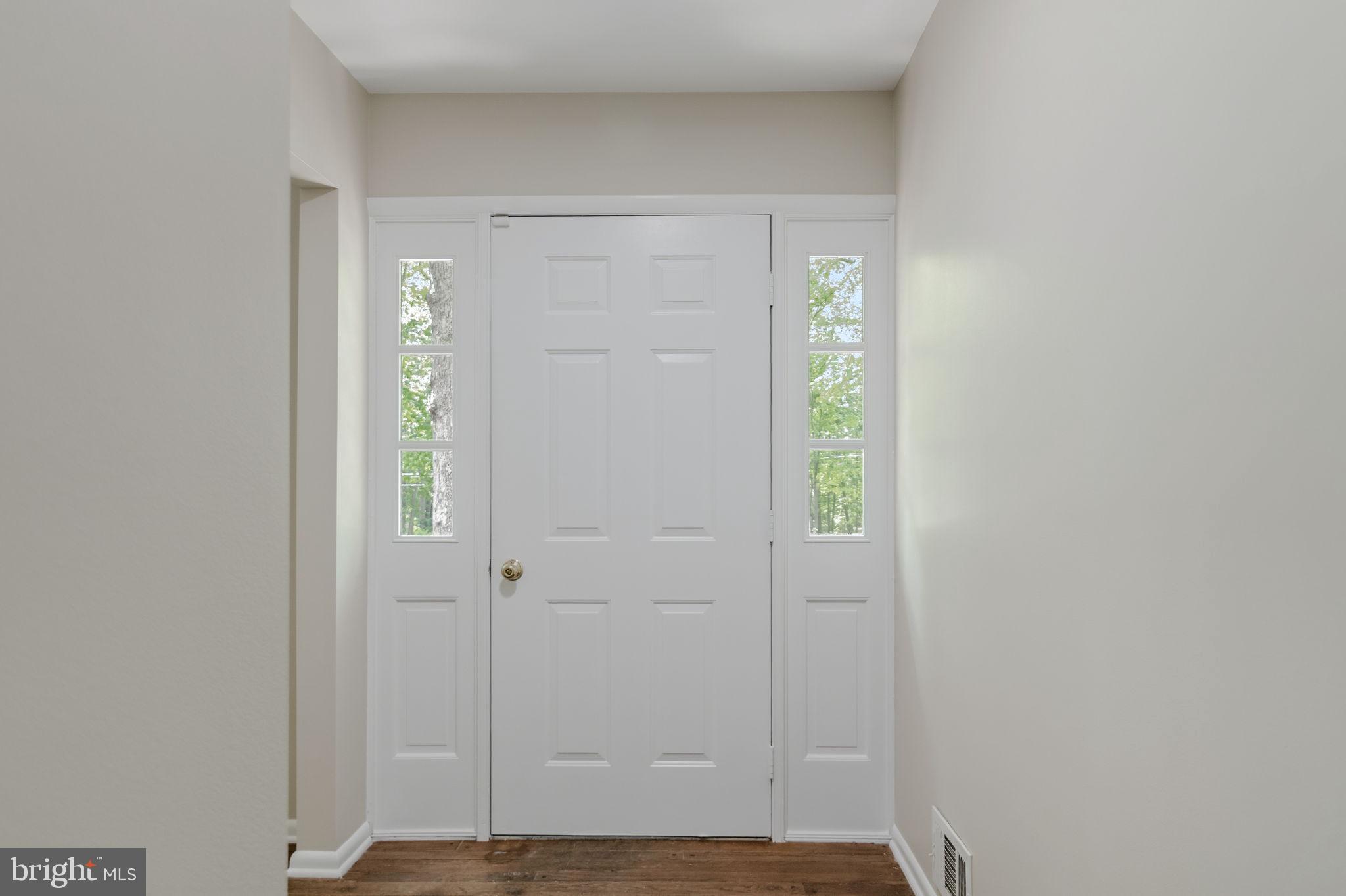 13593 Bethel Road Manassas, VA 20112 - Photo 6 of 54 Front foyer welcomes friends & family inside