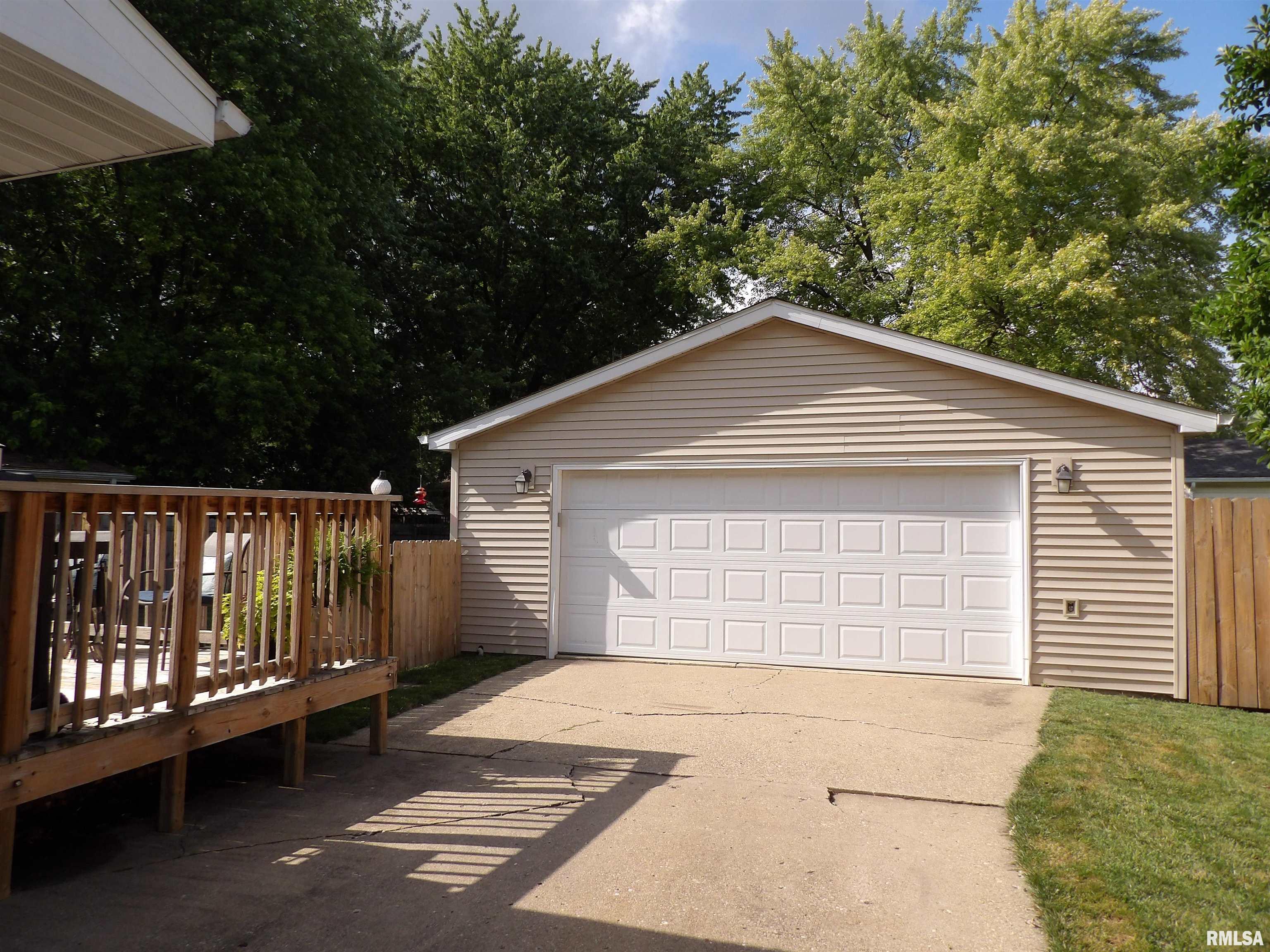 2913 Selkirk Road Springfield, IL 62702 - Photo 3 of 28