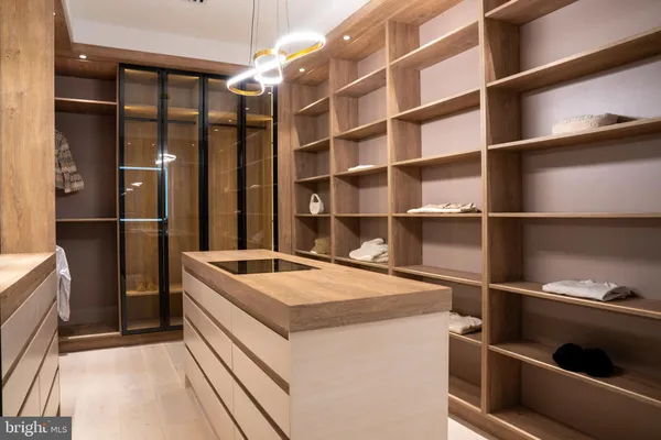 a view of yard with green space