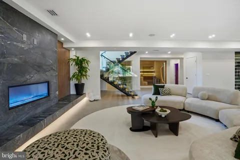 $3,350,000 | 9408 Old Courthouse Road, Vienna, VA 22182