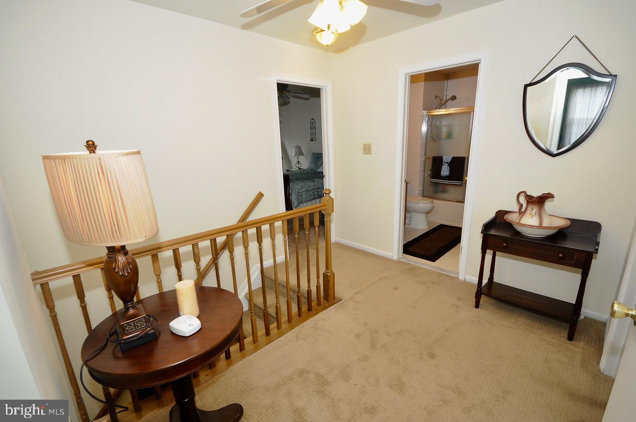 91 Ridgewood Way Burlington, NJ 08016 - Photo 14 of 37 Spacious Top Floor Landing