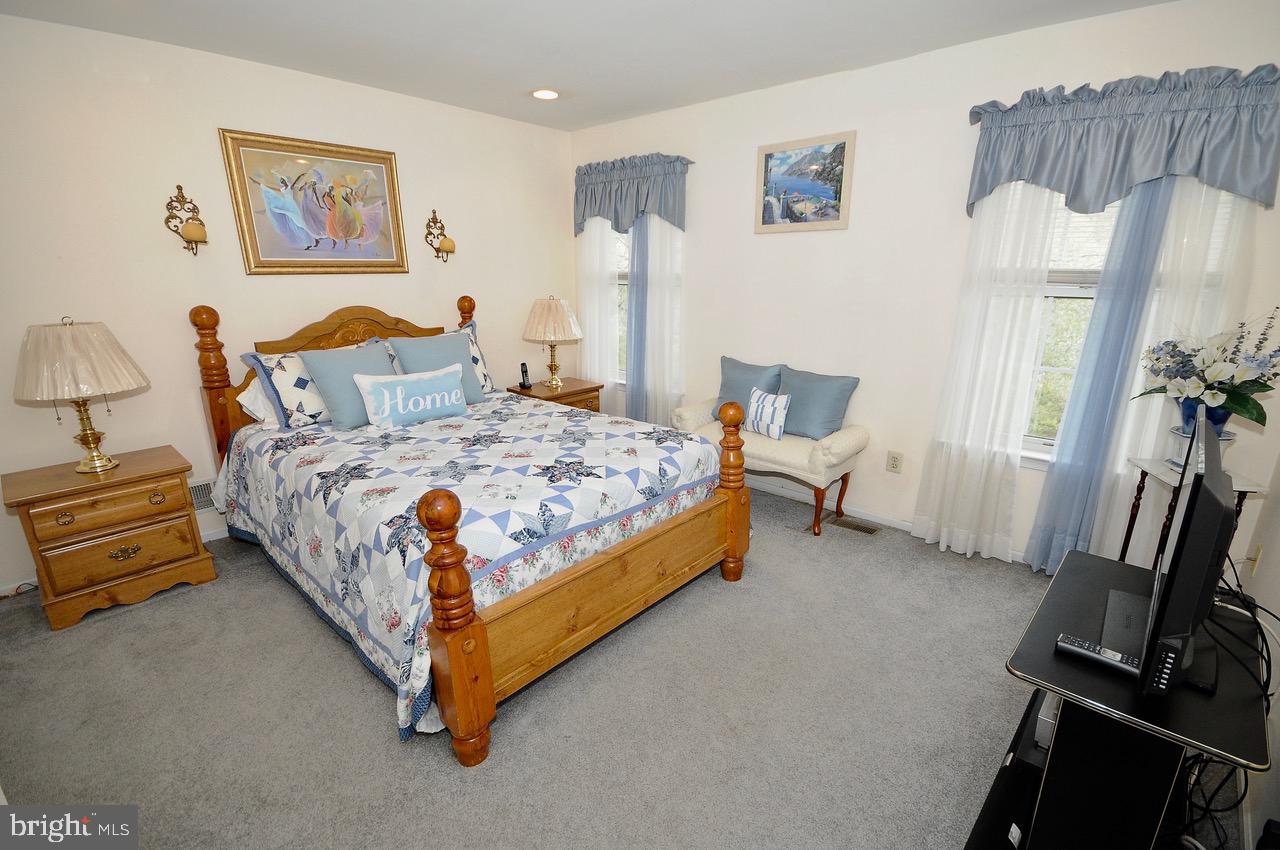 91 Ridgewood Way Burlington, NJ 08016 - Photo 21 of 37 Bedroom 2