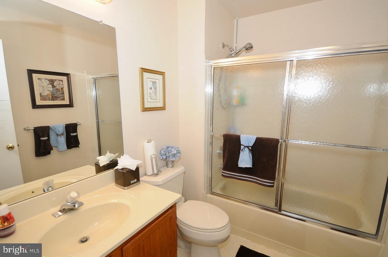 91 Ridgewood Way Burlington, NJ 08016 - Photo 26 of 37 Main Bathroom