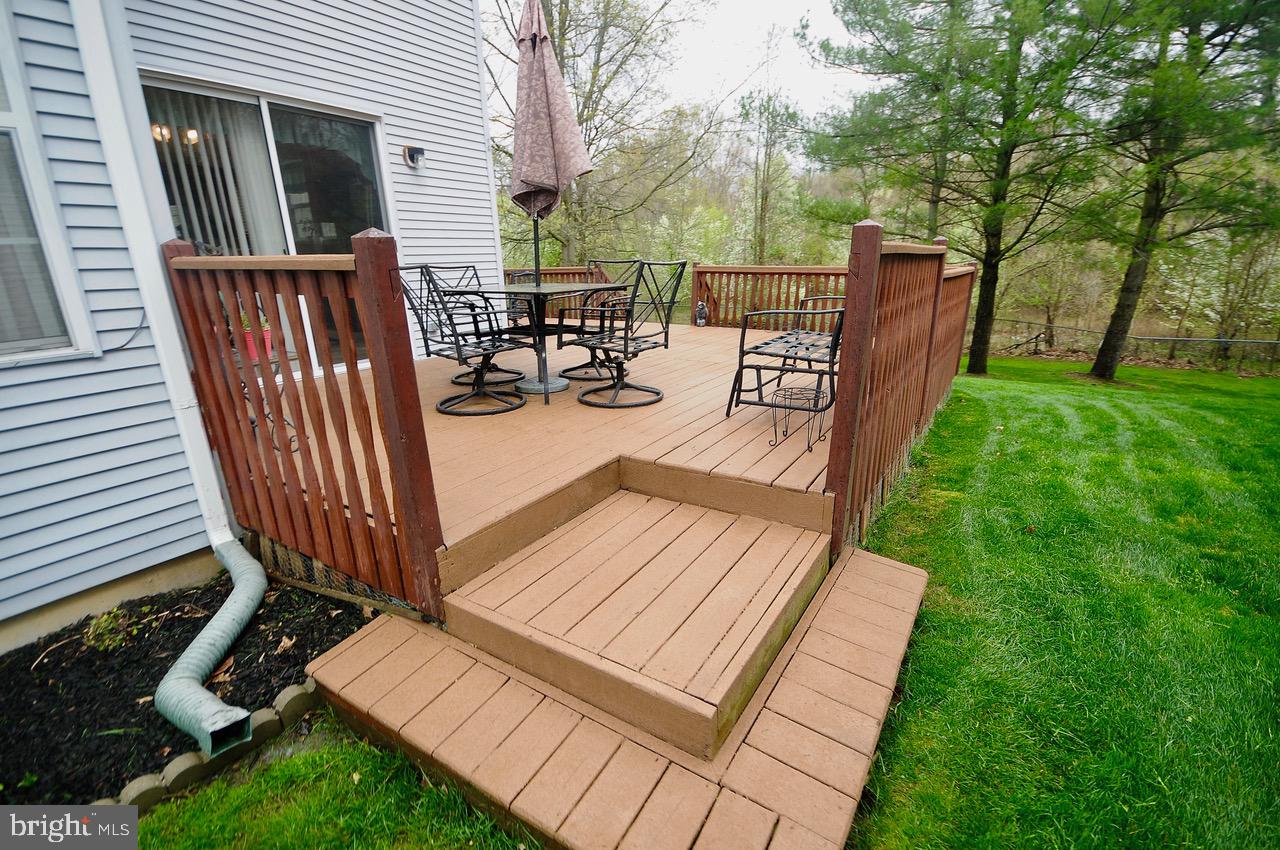 91 Ridgewood Way Burlington, NJ 08016 - Photo 33 of 37 Side of Deck