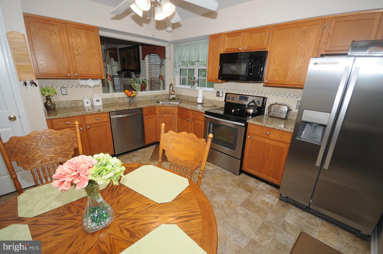 91 Ridgewood Way Burlington, NJ 08016 - Photo 8 of 37 Stainless steel Appliances