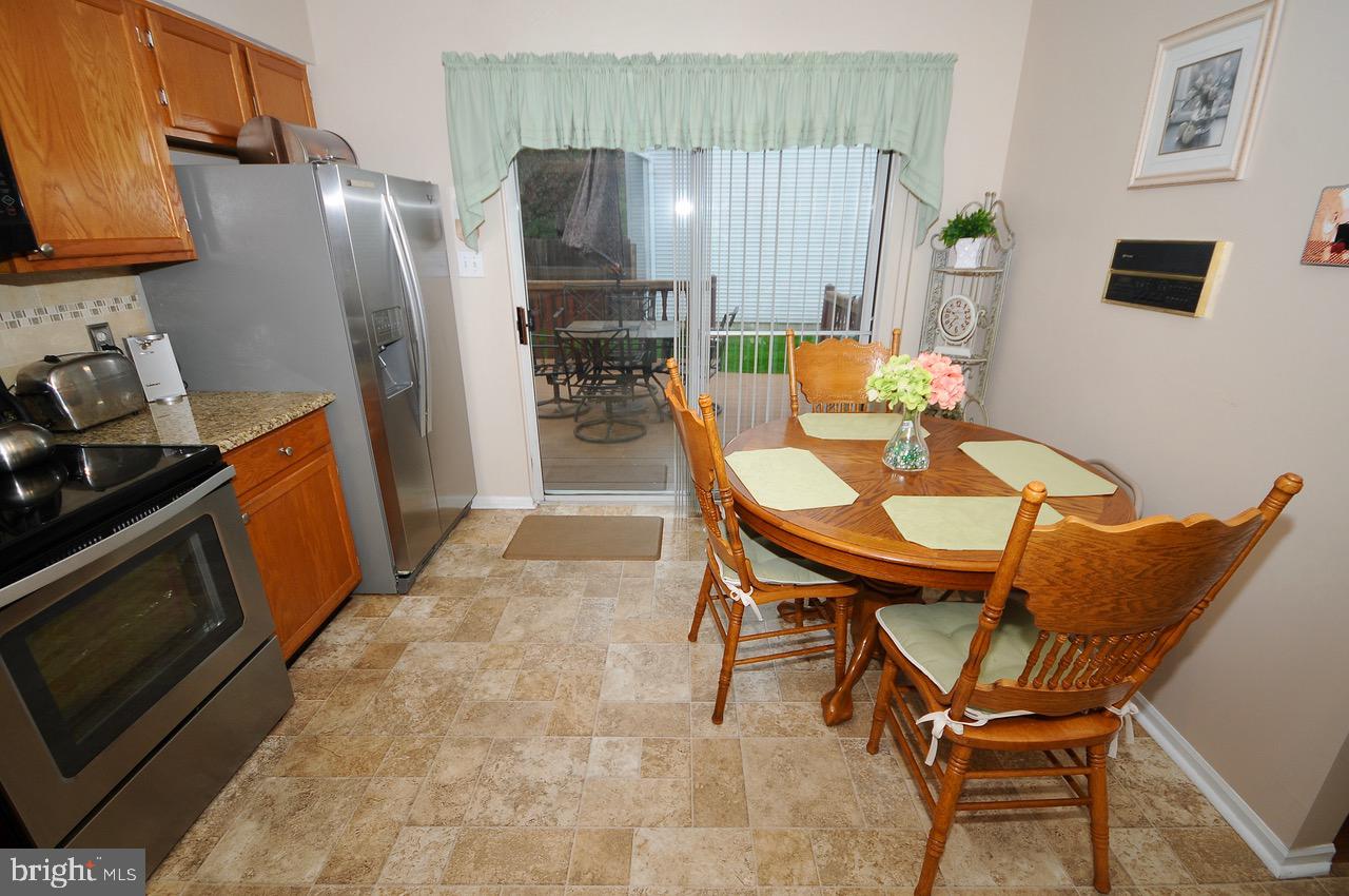91 Ridgewood Way Burlington, NJ 08016 - Photo 9 of 37 Eat In Kitchen with Access to Deck