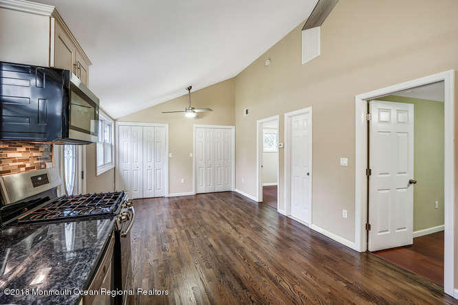 81 Oak Knoll Road Waretown, NJ 08758 - Photo 13 of 30 81 Knoll Rd Waretown NJ 08758-small-017-